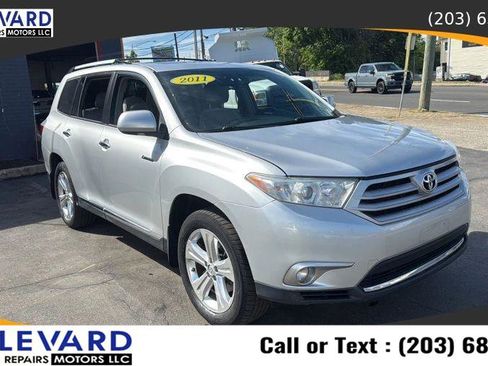 Used 2011 Toyota Highlander Limited w/ Tow Pkg AWD/4WD image 1