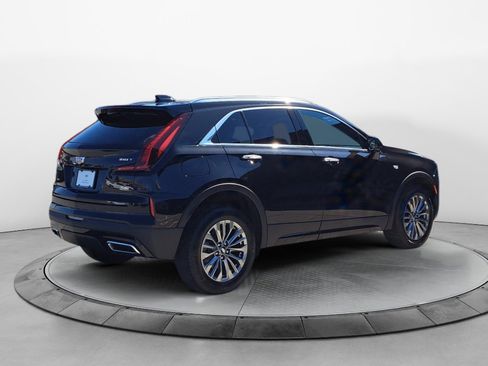 Used 2025 Cadillac XT4 Premium Luxury image 7