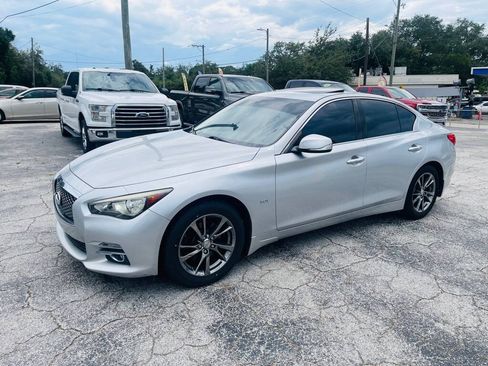 Used 2017 INFINITI Q50 Signature Edition w/ All Weather Package (L93) RWD image 6