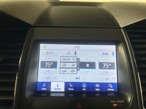 Used 2013 Ford Taurus SEL FWD image 16