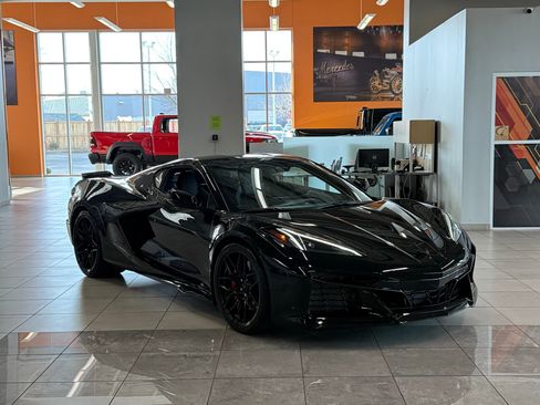 Used 2024 Chevrolet Corvette Z06 image 2