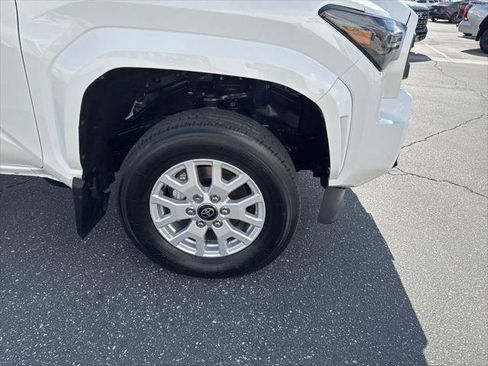 Certified 2025 Toyota Tacoma SR5 image 18