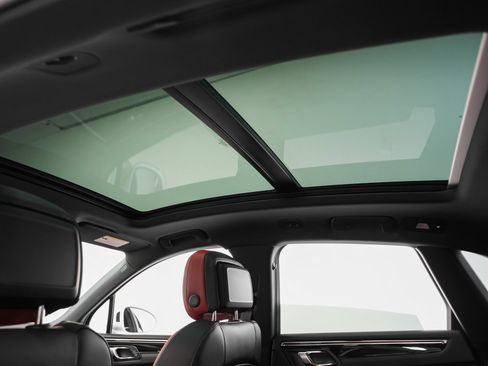 Certified 2026 Porsche Macan AWD/4WD image 45