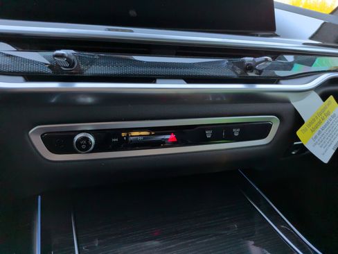 Certified 2025 BMW X7 xDrive40i w/ M Sport Package image 18