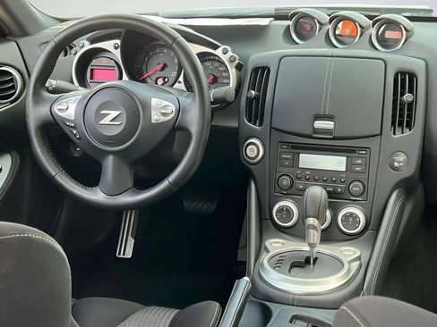 Used 2020 Nissan 370Z Coupe RWD image 9