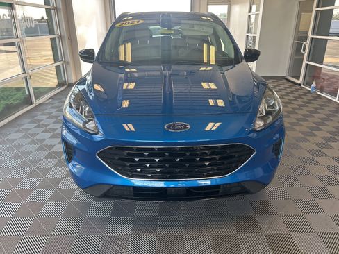 Used 2021 Ford Escape SE w/ SE Sport Appearance Package image 2