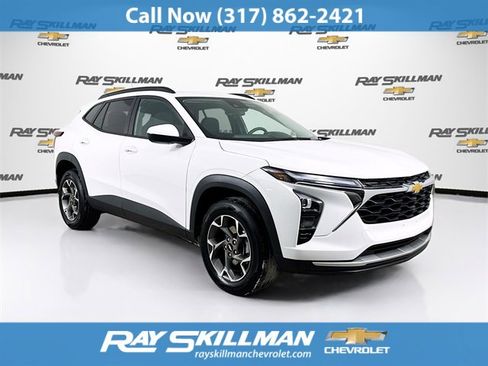 Used 2025 Chevrolet Trax LT image 1