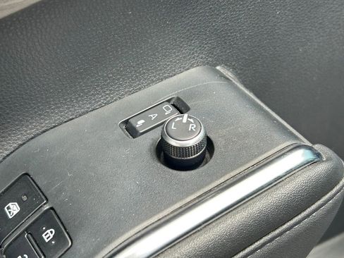Used 2024 Toyota Highlander Platinum FWD image 27