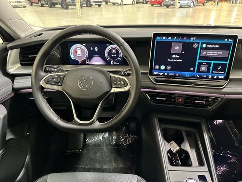 New 2026 Volkswagen Tiguan SE image 28