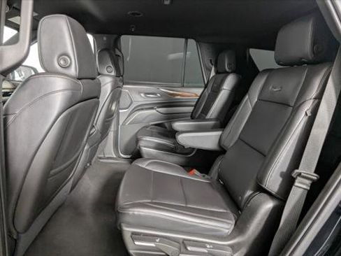 Used 2021 Cadillac Escalade Luxury AWD/4WD image 17