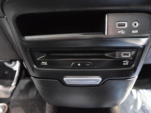 Used 2020 Chrysler Pacifica Limited FWD image 37