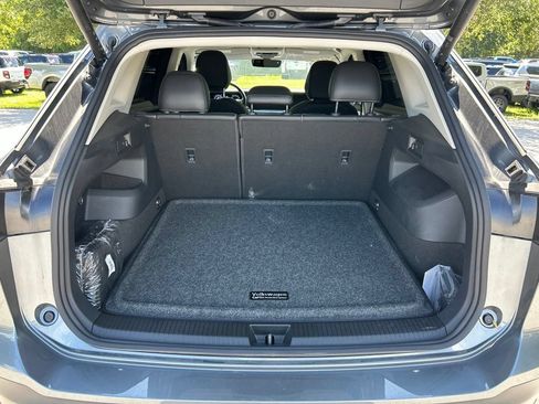 Certified 2025 Volkswagen Tiguan SE FWD image 51