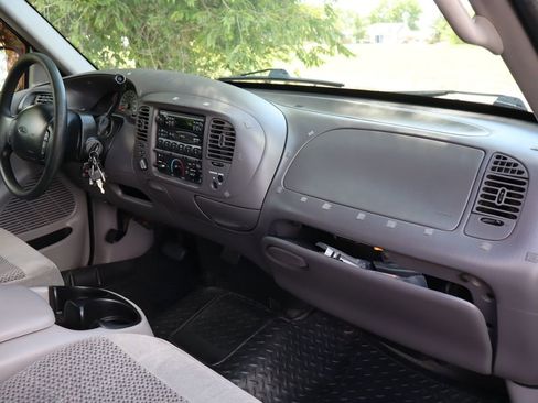 Used 1999 Ford F150 XLT AWD/4WD image 17