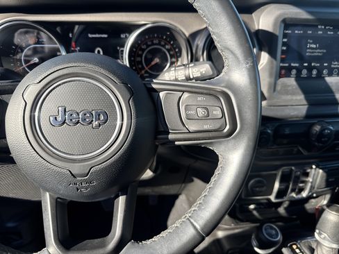 Used 2021 Jeep Wrangler Unlimited Sport image 19