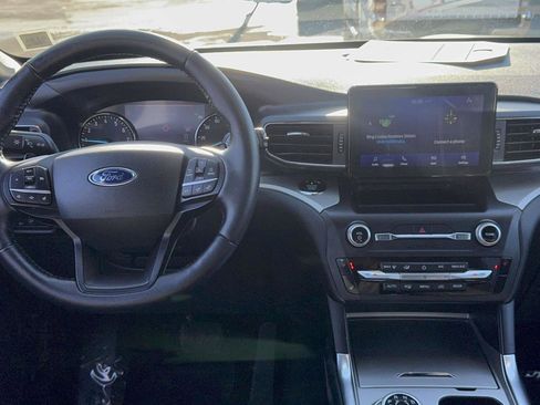 Used 2020 Ford Explorer XLT w/ Equipment Group 202A image 11