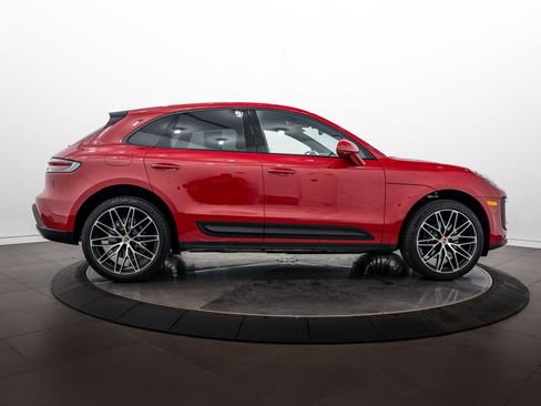 Certified 2026 Porsche Macan AWD/4WD image 8