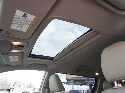 Used 2016 Toyota Sienna XLE image 22