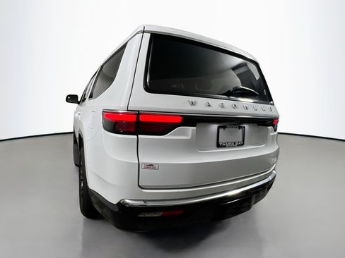 Used 2024 Jeep Wagoneer Series II w/ Flexible Seating Group RWD image 8