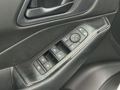 Used 2025 Nissan Rogue S image 12