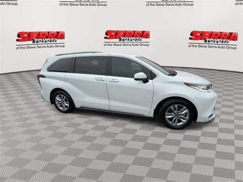 Certified 2024 Toyota Sienna Limited image 10