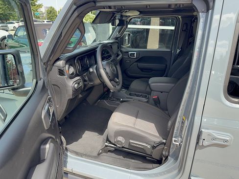 Used 2026 Jeep Gladiator Mojave AWD/4WD image 5