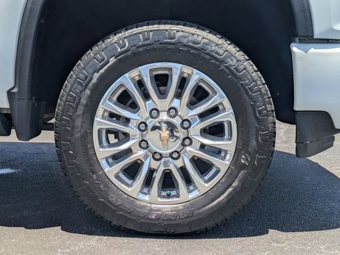 Used 2023 Chevrolet Silverado 2500 High Country w/ Technology Package AWD/4WD image 11