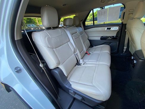 Used 2023 Ford Explorer Platinum w/ Technology Package AWD/4WD image 38