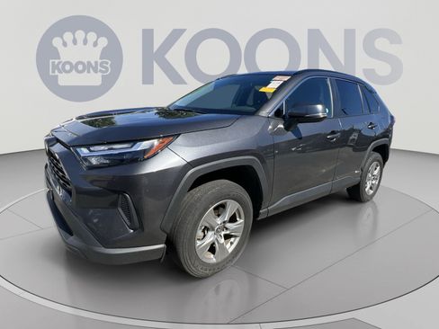 Used 2025 Toyota RAV4 XLE AWD/4WD image 1