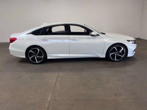 Used 2018 Honda Accord Sport image 2