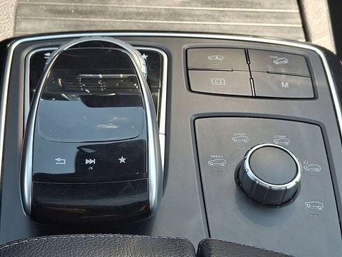 Used 2017 Mercedes-Benz GLS 450 4MATIC image 28