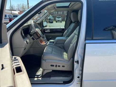 Used 2011 Lincoln Navigator L 4WD image 14