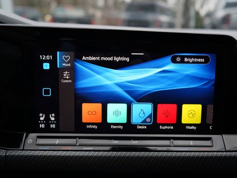 Used 2022 Volkswagen Golf R 2.0T DSG image 37