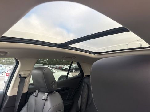 Certified 2021 Buick Envision Essence w/ Technology Package I image 17