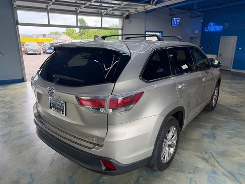 Used 2014 Toyota Highlander LE AWD/4WD image 10