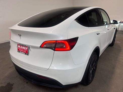 Used 2024 Tesla Model Y Long Range image 3
