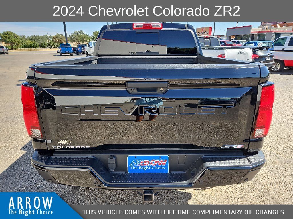 Used 2024 Chevrolet Colorado ZR2 w/ Technology Package AWD/4WD image 18