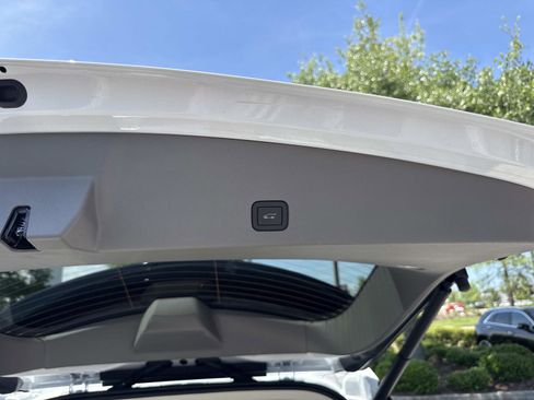 Certified 2025 Cadillac XT6 Premium Luxury w/ LPO, Floor Liner Package AWD/4WD image 13