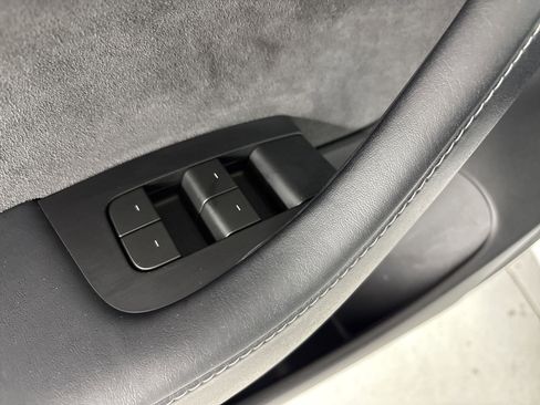 Used 2023 Tesla Model 3 Standard Range image 12