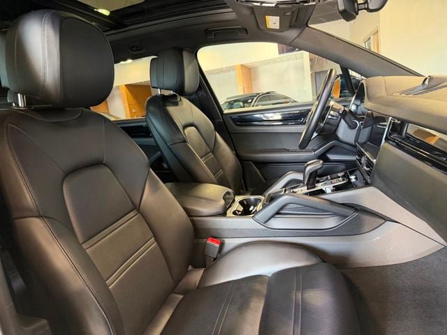 Used 2019 Porsche Cayenne S AWD/4WD image 23