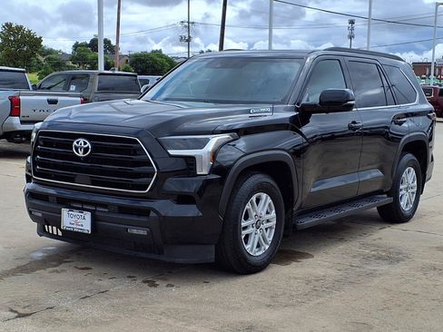 Used 2025 Toyota Sequoia SR5 AWD/4WD image 3