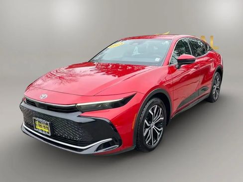 Used 2023 Toyota Crown image 3