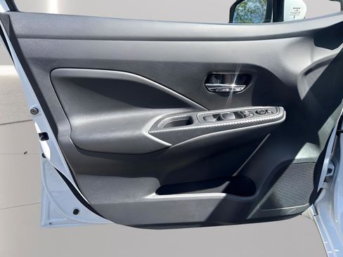 Used 2025 Nissan Versa SV w/ Trunk Package image 18