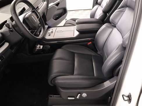 New 2025 Lincoln Navigator Reserve w/ Jet Appearance Package AWD/4WD image 11