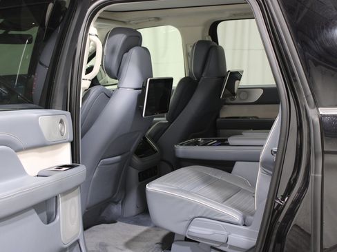Used 2023 Lincoln Navigator L Black Label AWD/4WD image 32