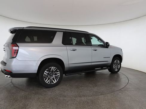 Used 2025 Chevrolet Suburban Z71 image 20