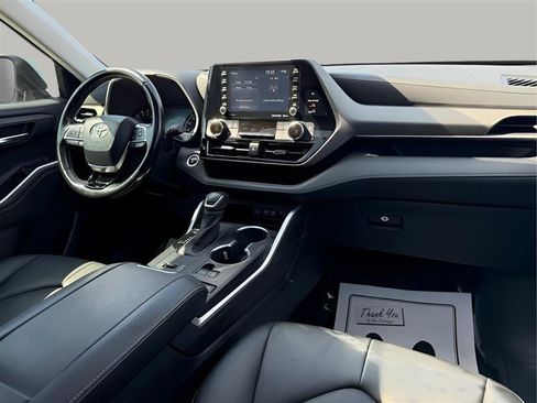 Used 2020 Toyota Highlander XLE image 36
