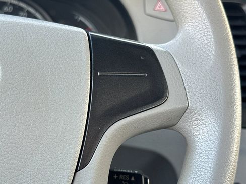 Used 2014 Toyota Sienna L image 29