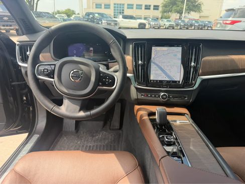Used 2025 Volvo V90 B6 Cross Country Plus w/ Protection Package Premier AWD/4WD image 7