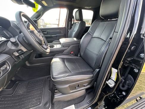 Used 2024 RAM 2500 Limited AWD/4WD image 9