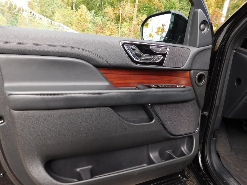 Used 2022 Lincoln Navigator L Reserve AWD/4WD image 23
